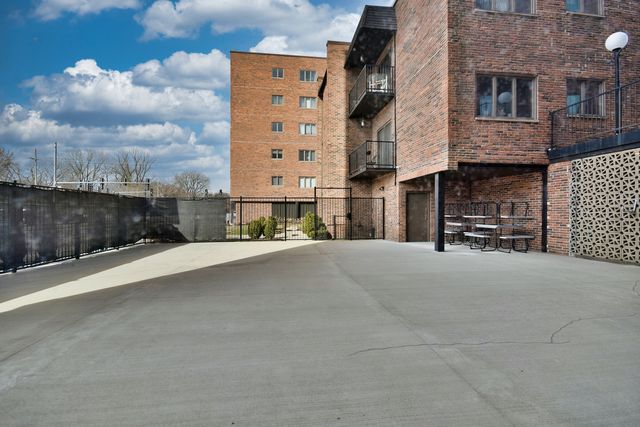 7912 W North Avenue 605W, Elmwood Park, IL 60707