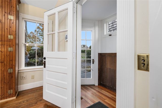 39 Walcott Avenue, Jamestown, RI 02835