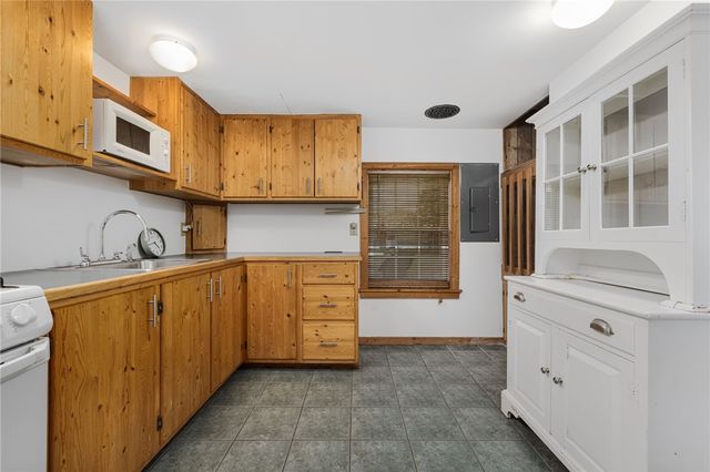 39 Walcott Avenue, Jamestown, RI 02835