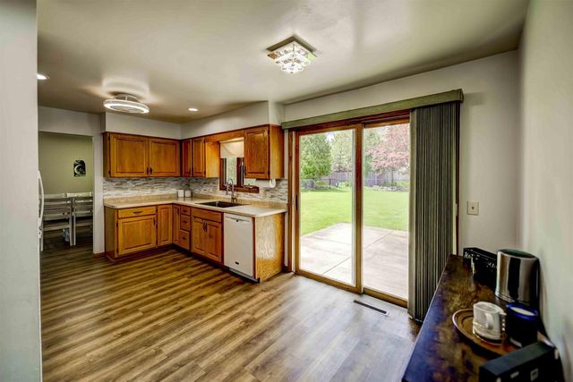 1235 S WESTHAVEN DRIVE, Oshkosh, WI 54904