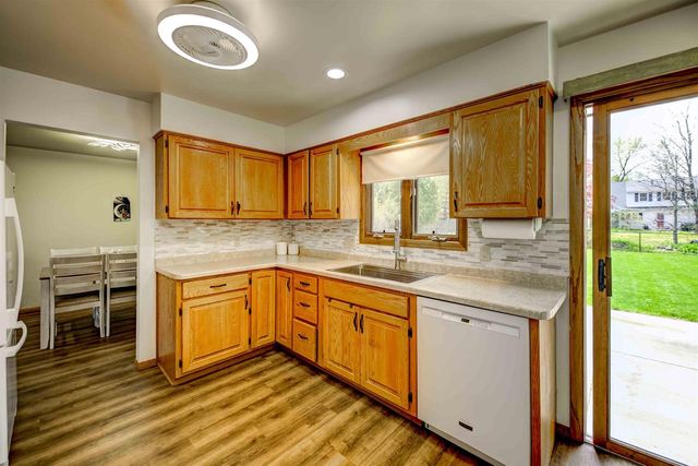 1235 S WESTHAVEN DRIVE, Oshkosh, WI 54904