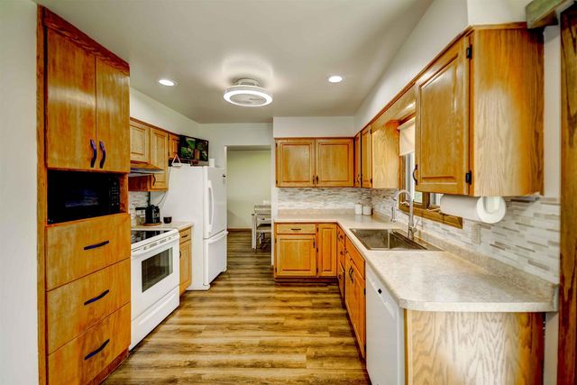 1235 S WESTHAVEN DRIVE, Oshkosh, WI 54904