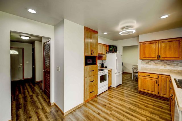 1235 S WESTHAVEN DRIVE, Oshkosh, WI 54904