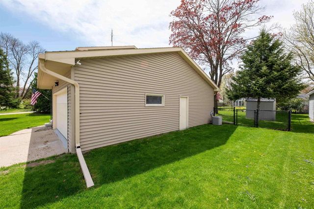 1235 S WESTHAVEN DRIVE, Oshkosh, WI 54904