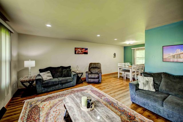 1235 S WESTHAVEN DRIVE, Oshkosh, WI 54904