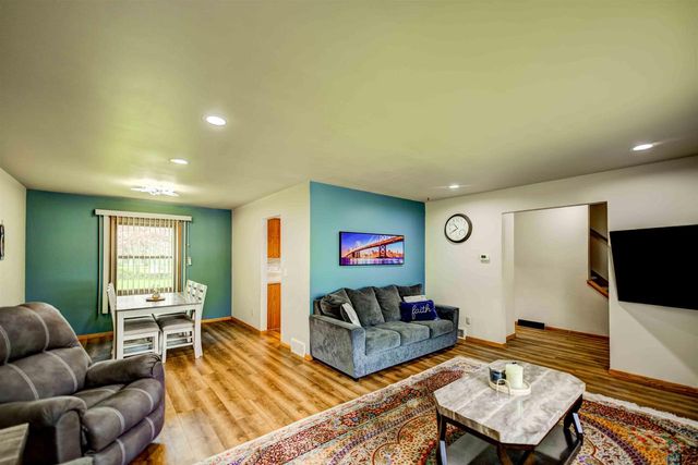 1235 S WESTHAVEN DRIVE, Oshkosh, WI 54904
