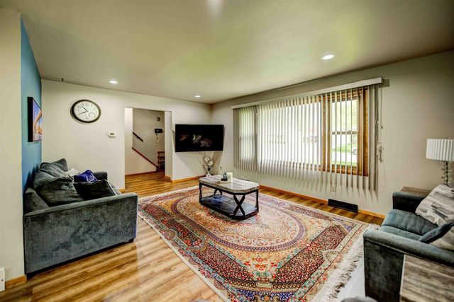 1235 S WESTHAVEN DRIVE, Oshkosh, WI 54904
