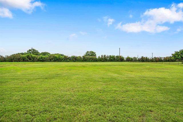 156 Buckskin Drive, Van Alstyne, TX 75495