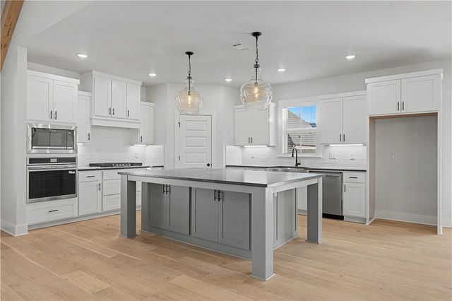 1141 Canyon Maple Street, Centerton, AR 72719