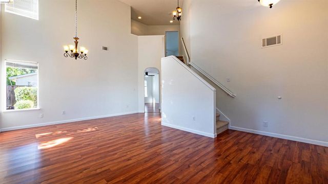 1548 Freed Cir, Pittsburg, CA 94565
