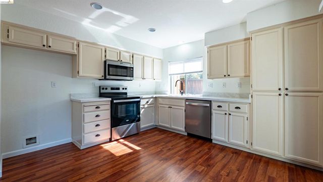 1548 Freed Cir, Pittsburg, CA 94565