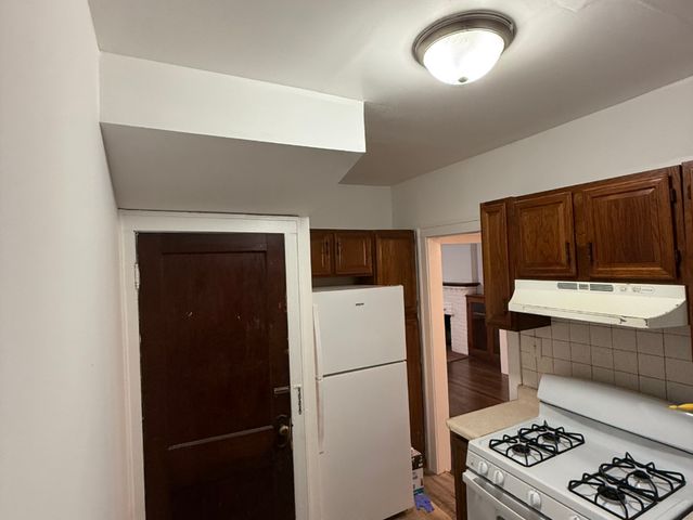 25 Keller Avenue N, Waukegan, IL 60085