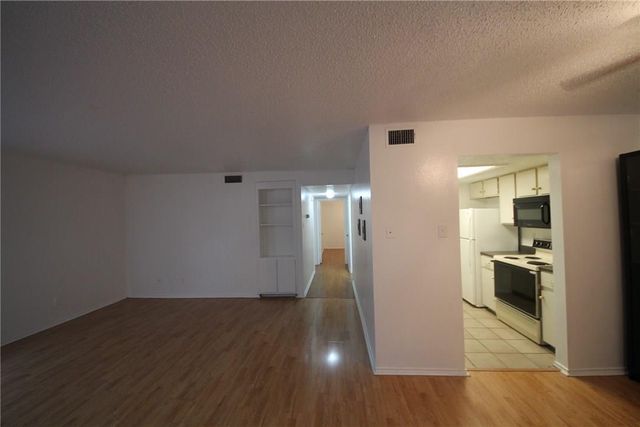 2401 Leon ST 200, Austin, TX 78705