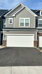 660 Switchgrass Way 58002, Bolingbrook, IL 60490