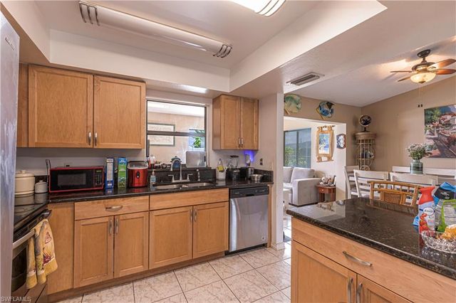 1112 SE 13th PL, Cape Coral, FL 33990