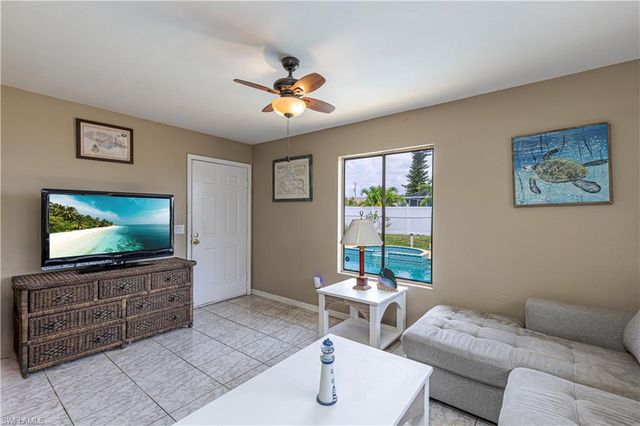 1112 SE 13th PL, Cape Coral, FL 33990