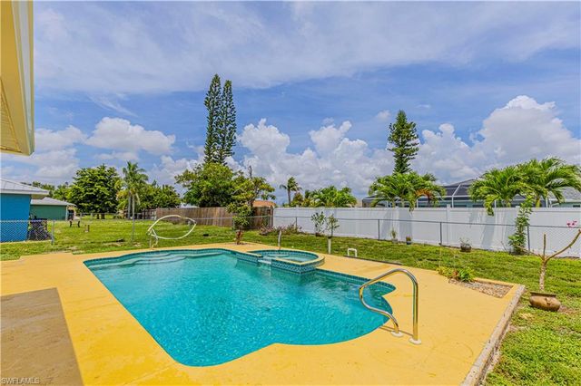 1112 SE 13th PL, Cape Coral, FL 33990