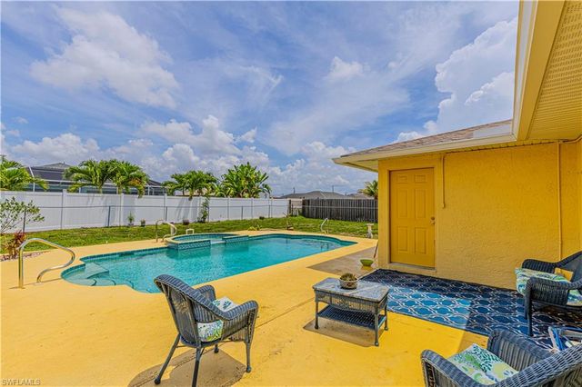 1112 SE 13th PL, Cape Coral, FL 33990