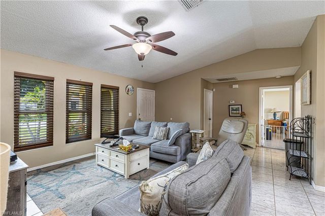 1112 SE 13th PL, Cape Coral, FL 33990