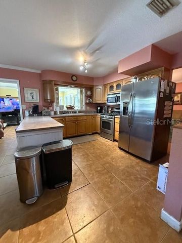 1700 COUNTRY CLUB ROAD N, St Petersburg, FL 33710