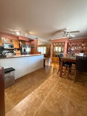 1700 COUNTRY CLUB ROAD N, St Petersburg, FL 33710