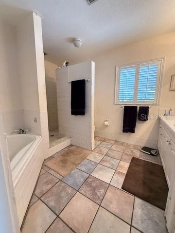 1700 COUNTRY CLUB ROAD N, St Petersburg, FL 33710