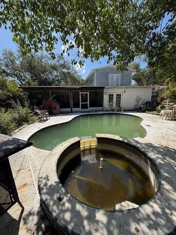 1700 COUNTRY CLUB ROAD N, St Petersburg, FL 33710