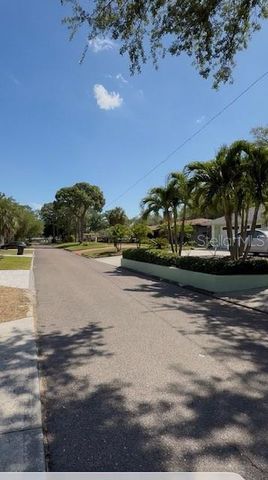 1700 COUNTRY CLUB ROAD N, St Petersburg, FL 33710