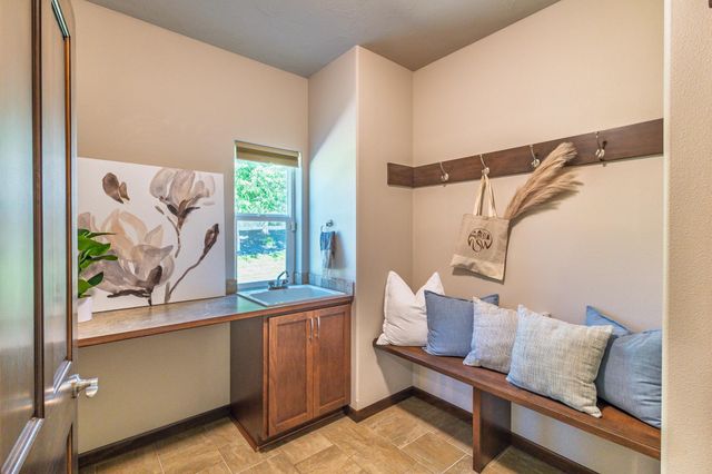 2120 S Selkirk Dr, Spokane Valley, WA 99016