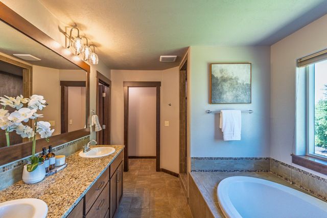 2120 S Selkirk Dr, Spokane Valley, WA 99016