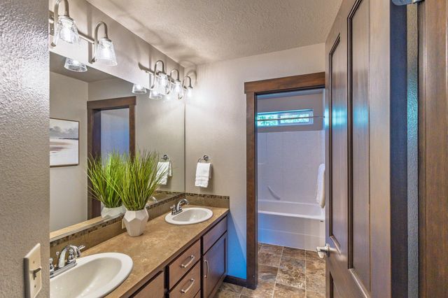 2120 S Selkirk Dr, Spokane Valley, WA 99016