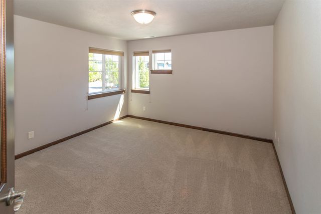 2120 S Selkirk Dr, Spokane Valley, WA 99016