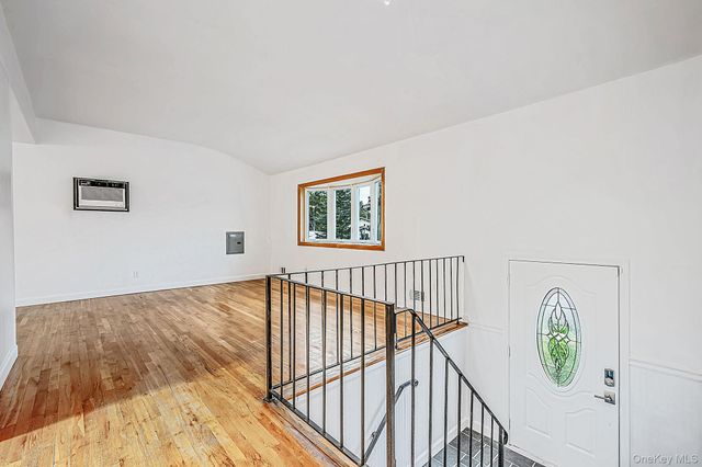 9 Thorman Lane, North Babylon, NY 11703