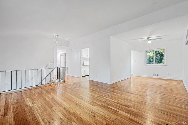 9 Thorman Lane, North Babylon, NY 11703