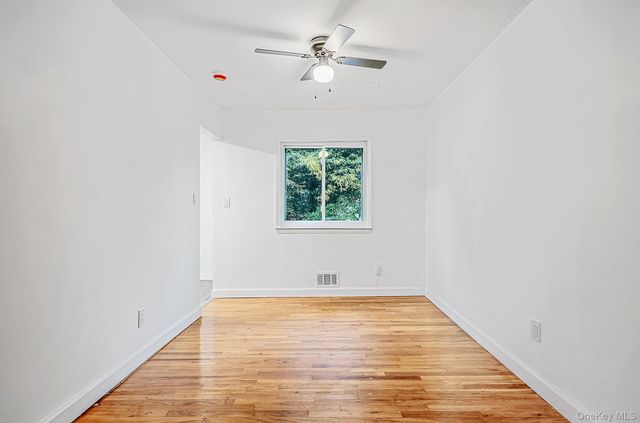 9 Thorman Lane, North Babylon, NY 11703