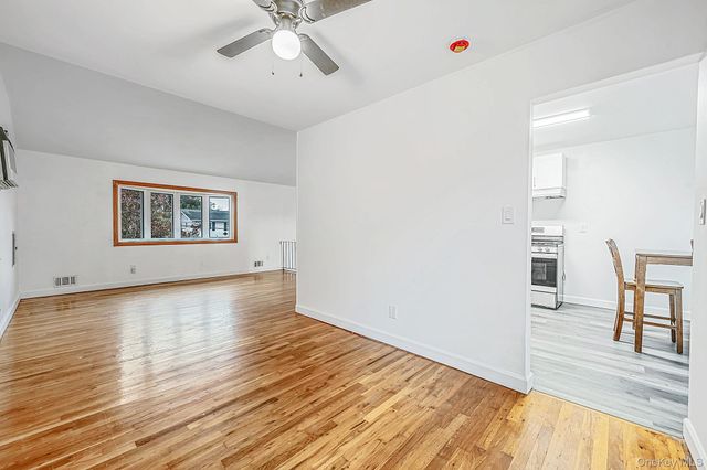 9 Thorman Lane, North Babylon, NY 11703