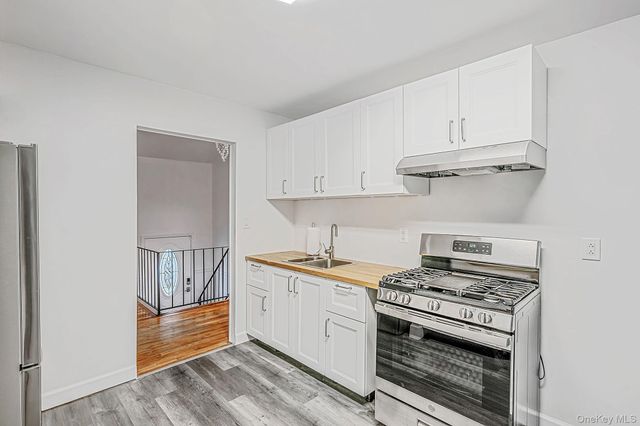 9 Thorman Lane, North Babylon, NY 11703