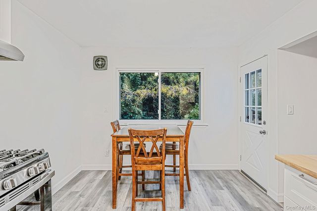 9 Thorman Lane, North Babylon, NY 11703