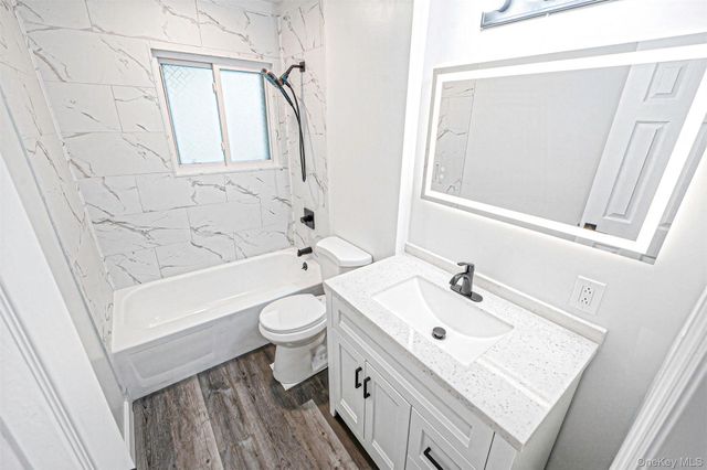 9 Thorman Lane, North Babylon, NY 11703