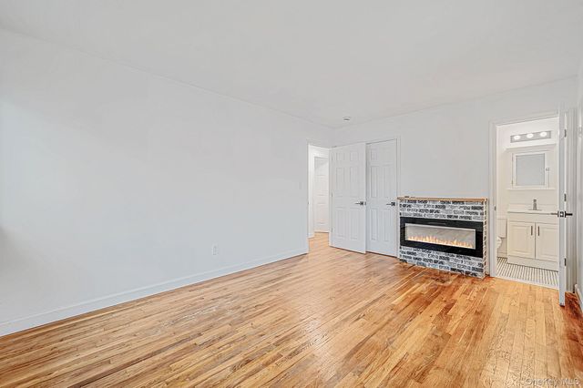 9 Thorman Lane, North Babylon, NY 11703