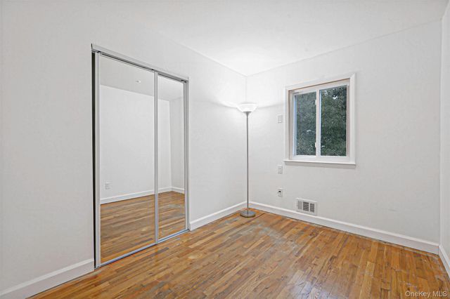 9 Thorman Lane, North Babylon, NY 11703