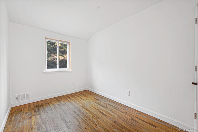9 Thorman Lane, North Babylon, NY 11703