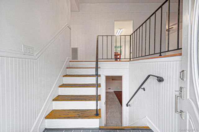 9 Thorman Lane, North Babylon, NY 11703