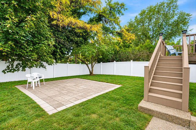 9 Thorman Lane, North Babylon, NY 11703