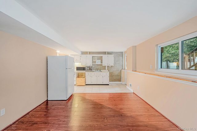 9 Thorman Lane, North Babylon, NY 11703