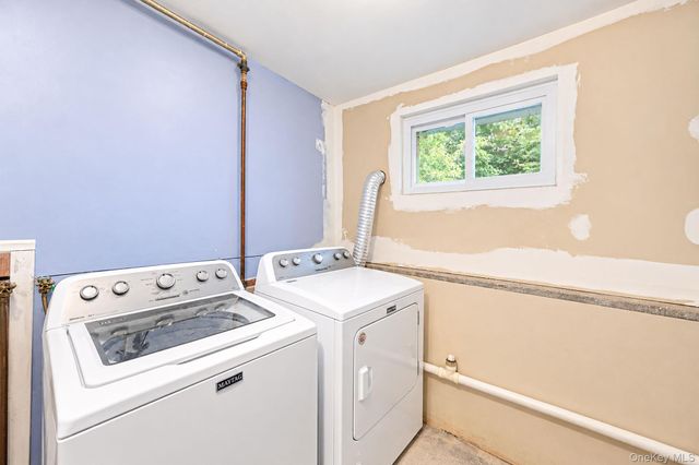 9 Thorman Lane, North Babylon, NY 11703