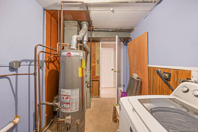 9 Thorman Lane, North Babylon, NY 11703