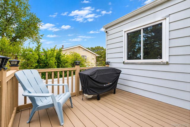 9 Thorman Lane, North Babylon, NY 11703