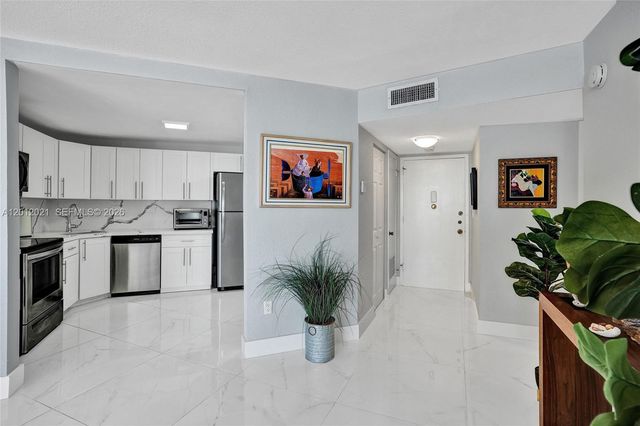 2750 NE 183rd St 2412, Aventura, FL 33160
