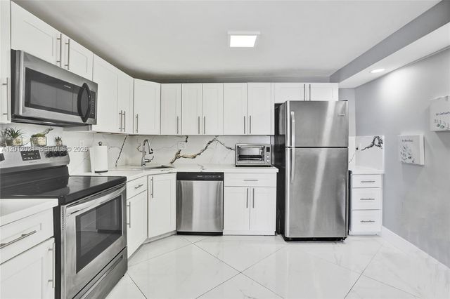 2750 NE 183rd St 2412, Aventura, FL 33160